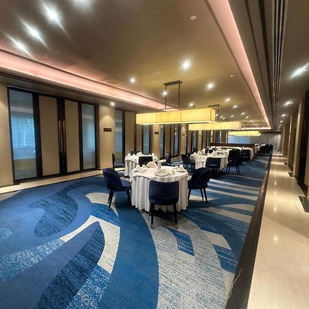 Marco Polo Plaza Cebu Ξενοδοχείο Εξωτερικό φωτογραφία The interior of the hotel