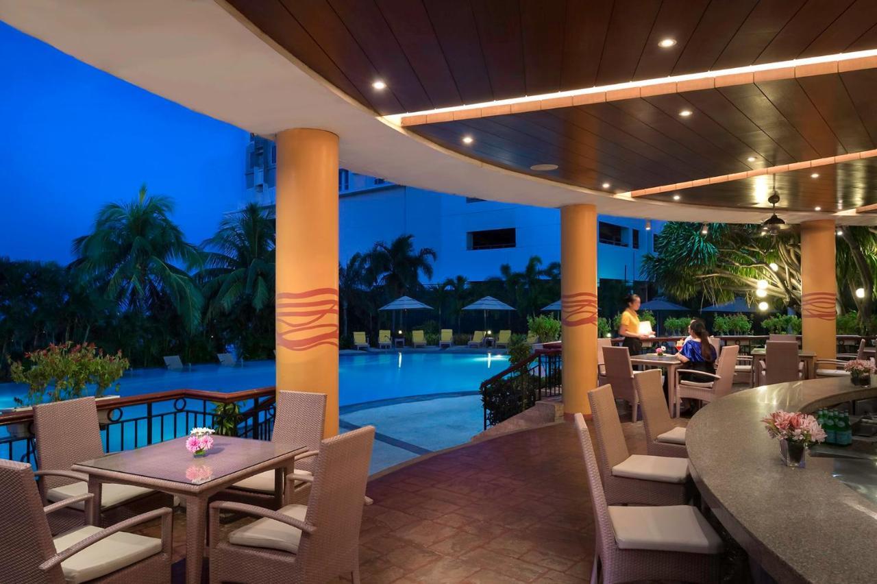 Marco Polo Plaza Cebu Ξενοδοχείο Εξωτερικό φωτογραφία The poolside bar at the hotel