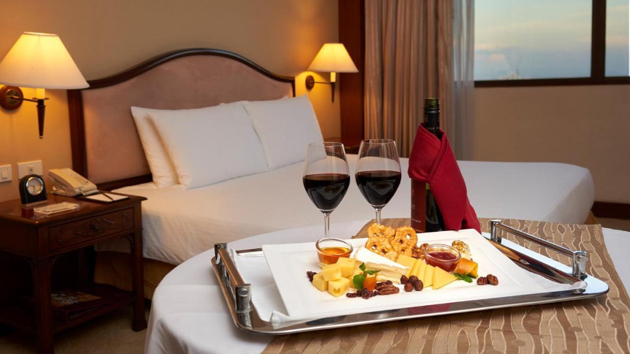 Marco Polo Plaza Cebu Ξενοδοχείο Εξωτερικό φωτογραφία Room service