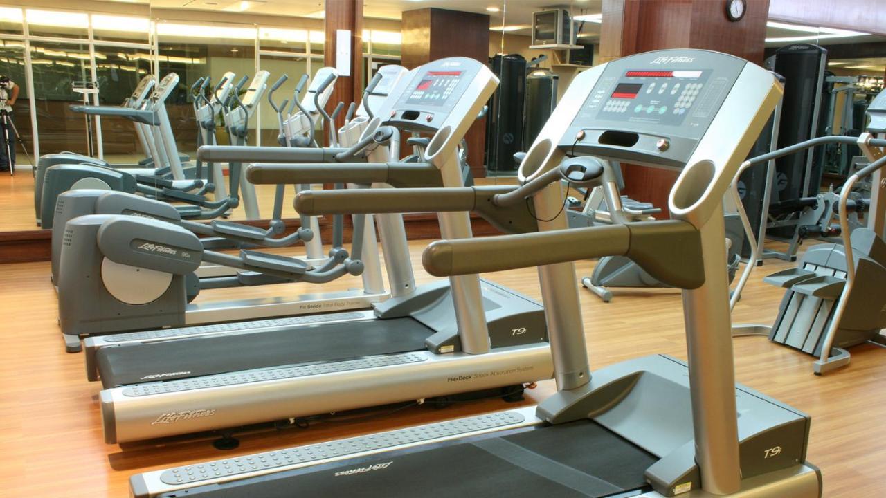 Marco Polo Plaza Cebu Ξενοδοχείο Εξωτερικό φωτογραφία Treadmills in a gym