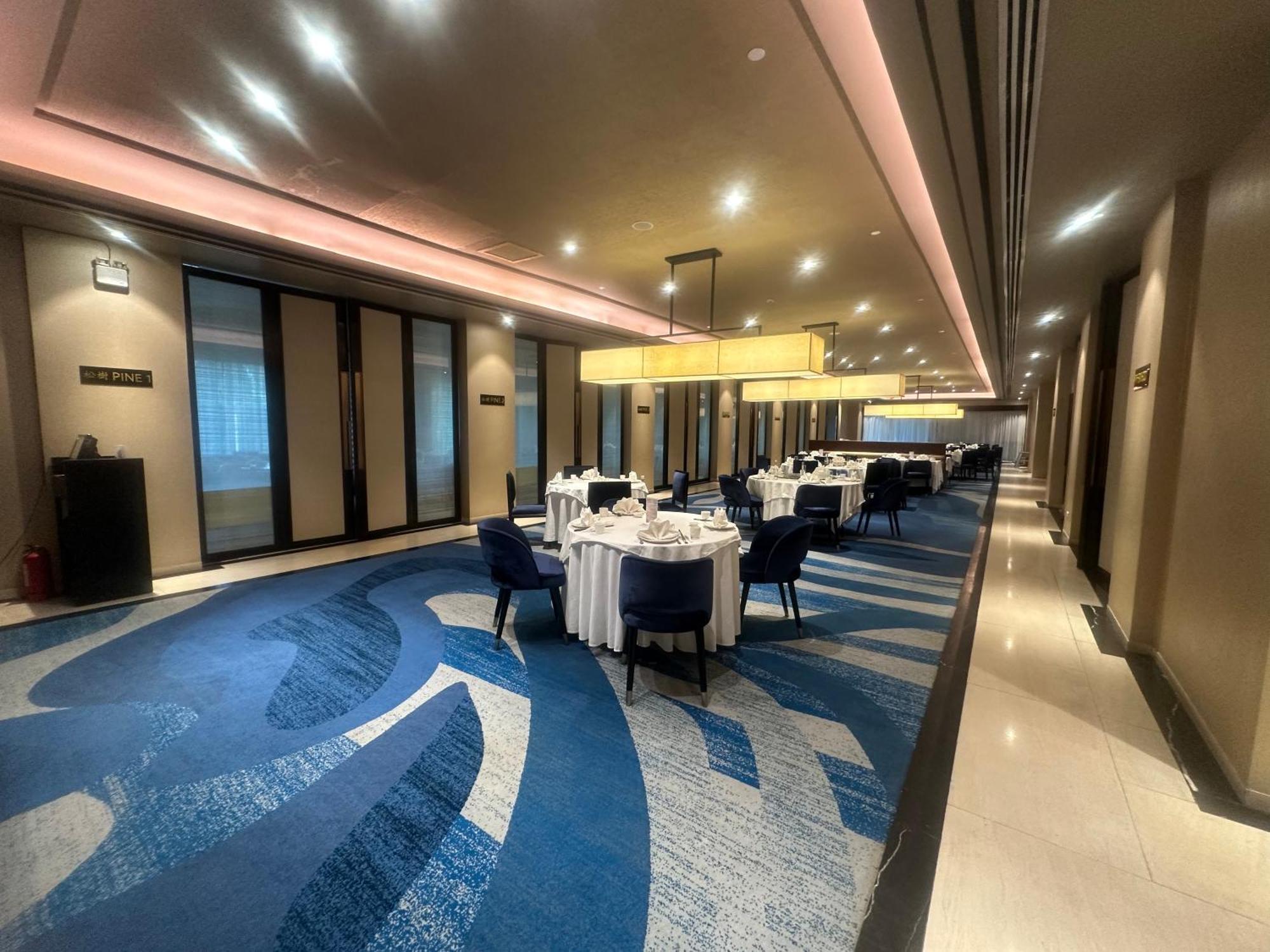 Marco Polo Plaza Cebu Ξενοδοχείο Εξωτερικό φωτογραφία The interior of the hotel