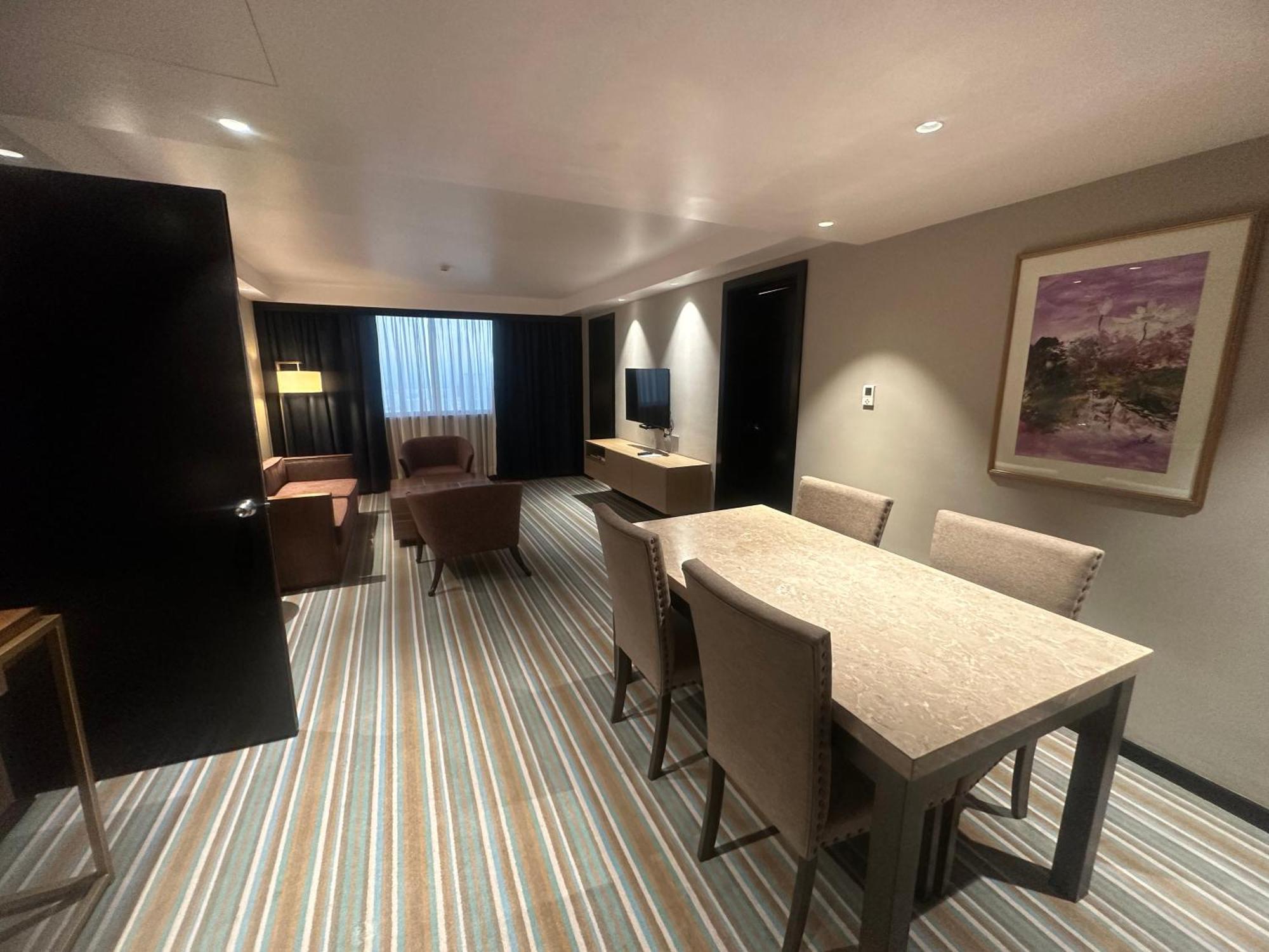 Marco Polo Plaza Cebu Ξενοδοχείο Εξωτερικό φωτογραφία A suite at the hotel