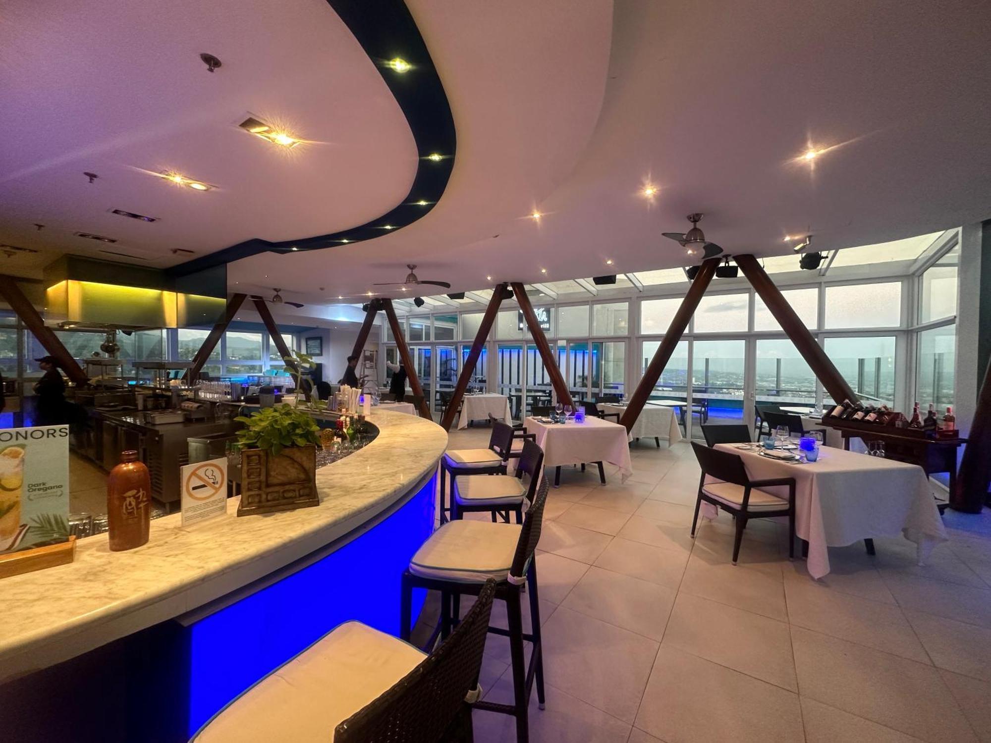 Marco Polo Plaza Cebu Ξενοδοχείο Εξωτερικό φωτογραφία The interior of the restaurant