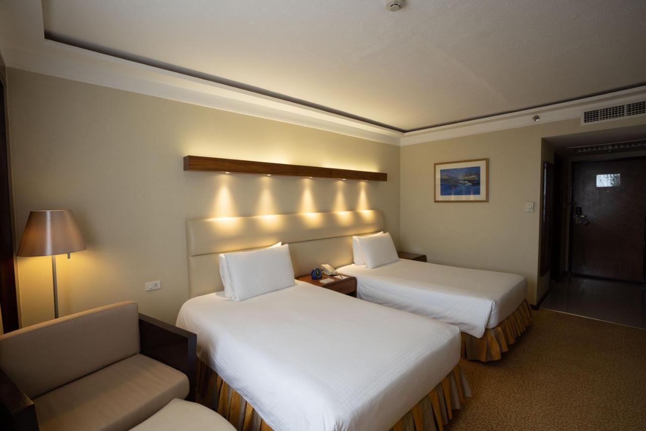 Marco Polo Plaza Cebu Ξενοδοχείο Εξωτερικό φωτογραφία A room at the hotel