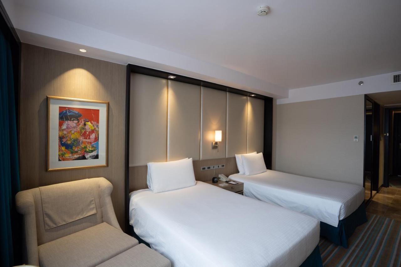 Marco Polo Plaza Cebu Ξενοδοχείο Εξωτερικό φωτογραφία A room at the hotel
