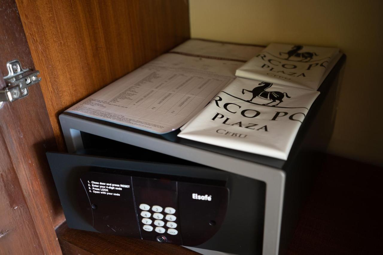 Marco Polo Plaza Cebu Ξενοδοχείο Εξωτερικό φωτογραφία A safe in a hotel room